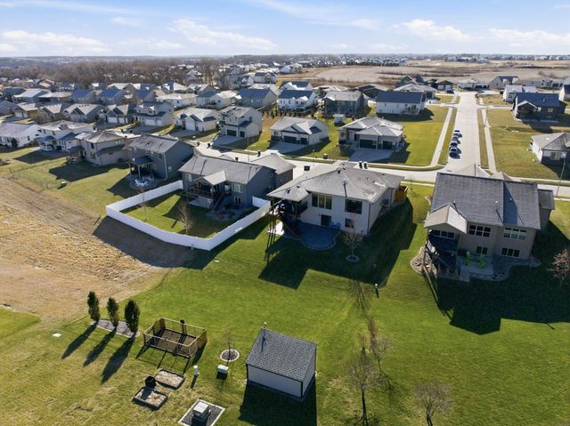 16333 Springbrook Trail, Urbandale, IA 50323