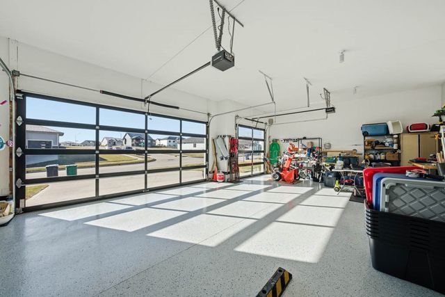 16333 Springbrook Trail, Urbandale, IA 50323