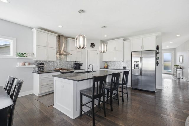 16333 Springbrook Trail, Urbandale, IA 50323