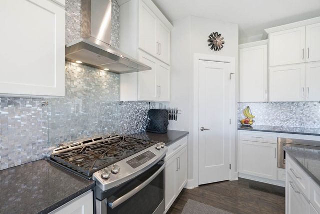 16333 Springbrook Trail, Urbandale, IA 50323