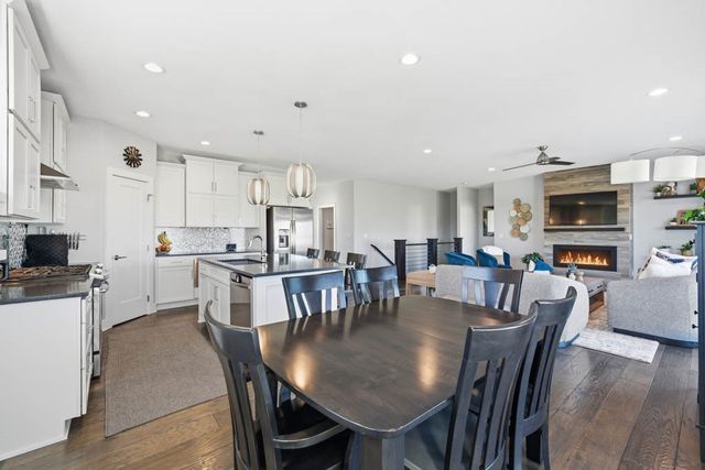 16333 Springbrook Trail, Urbandale, IA 50323