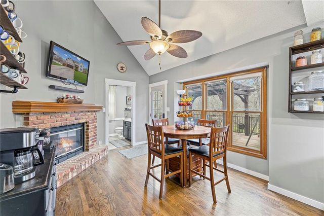 1300 NW TIMBER OAK Drive, Blue Springs, MO 64015