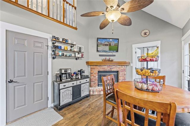 1300 NW TIMBER OAK Drive, Blue Springs, MO 64015