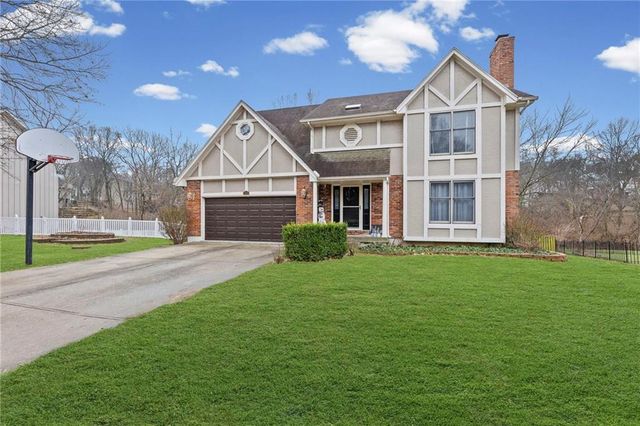 1300 NW TIMBER OAK Drive, Blue Springs, MO 64015