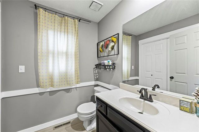 1300 NW TIMBER OAK Drive, Blue Springs, MO 64015