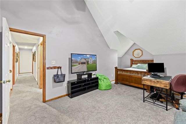 1300 NW TIMBER OAK Drive, Blue Springs, MO 64015