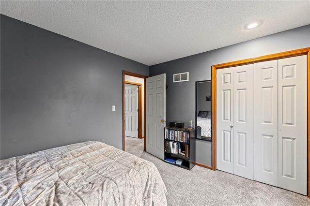 1300 NW TIMBER OAK Drive, Blue Springs, MO 64015