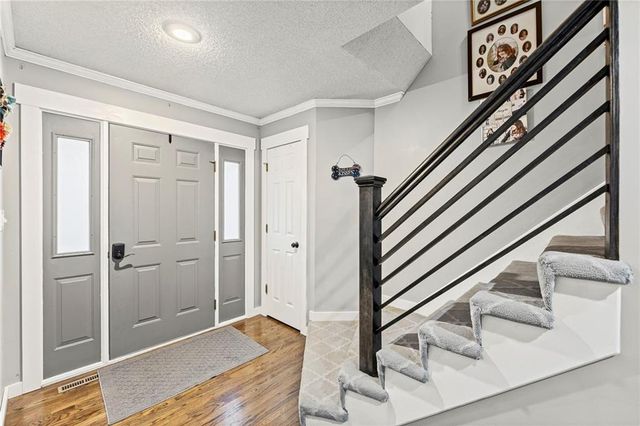 1300 NW TIMBER OAK Drive, Blue Springs, MO 64015