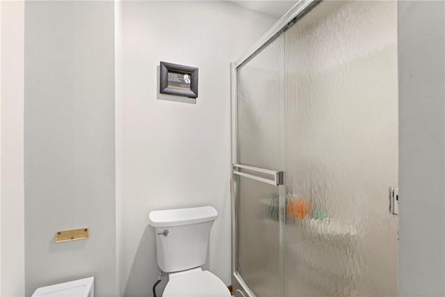 1300 NW TIMBER OAK Drive, Blue Springs, MO 64015