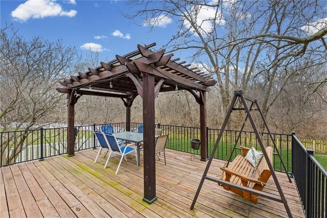 1300 NW TIMBER OAK Drive, Blue Springs, MO 64015