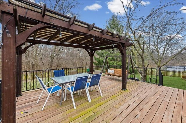 1300 NW TIMBER OAK Drive, Blue Springs, MO 64015