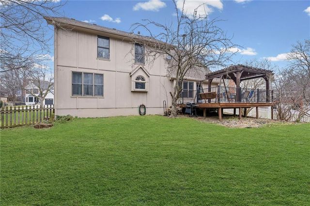 1300 NW TIMBER OAK Drive, Blue Springs, MO 64015