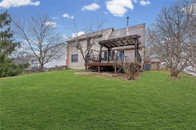 1300 NW TIMBER OAK Drive, Blue Springs, MO 64015