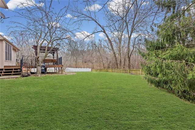 1300 NW TIMBER OAK Drive, Blue Springs, MO 64015