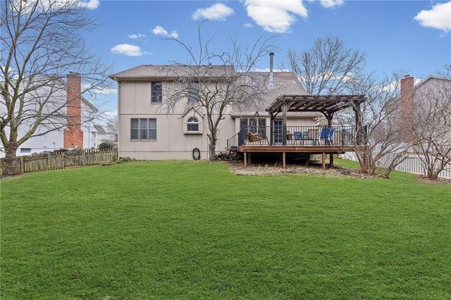 1300 NW TIMBER OAK Drive, Blue Springs, MO 64015