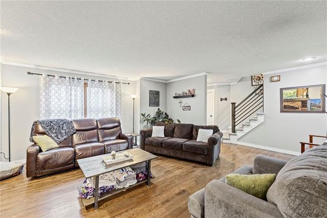 1300 NW TIMBER OAK Drive, Blue Springs, MO 64015