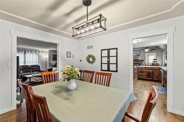 1300 NW TIMBER OAK Drive, Blue Springs, MO 64015