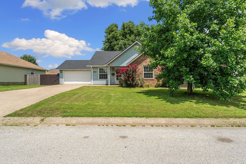 610 Charlotte Street, Gravette, AR 72736