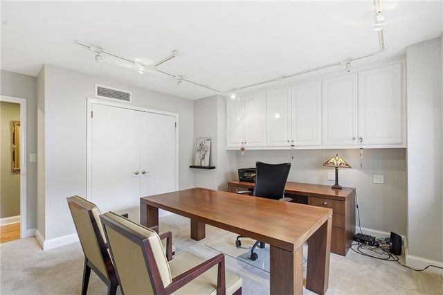 310 W 49th Street 206, Kansas City, MO 64112