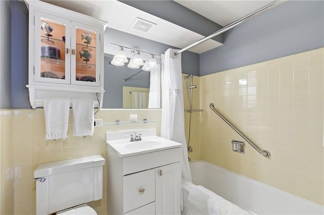 310 W 49th Street 206, Kansas City, MO 64112