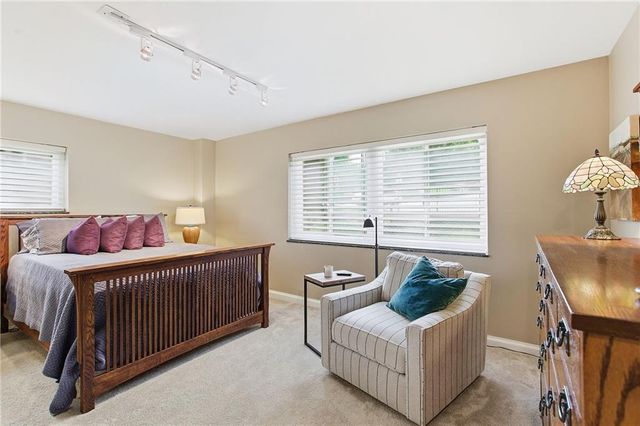 310 W 49th Street 206, Kansas City, MO 64112