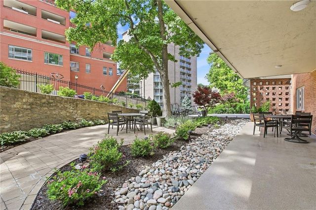 310 W 49th Street 206, Kansas City, MO 64112
