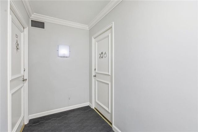310 W 49th Street 206, Kansas City, MO 64112