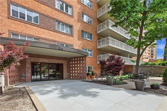 310 W 49th Street 206, Kansas City, MO 64112