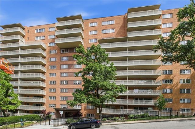 310 W 49th Street 206, Kansas City, MO 64112