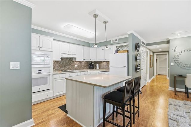 310 W 49th Street 206, Kansas City, MO 64112