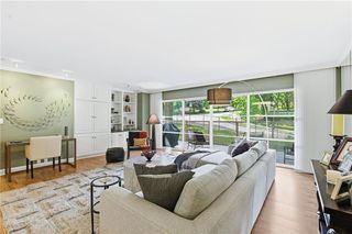 310 W 49th Street 206, Kansas City, MO 64112