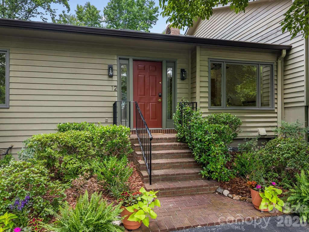 12 Hunting Country Trail, Tryon, NC 28782