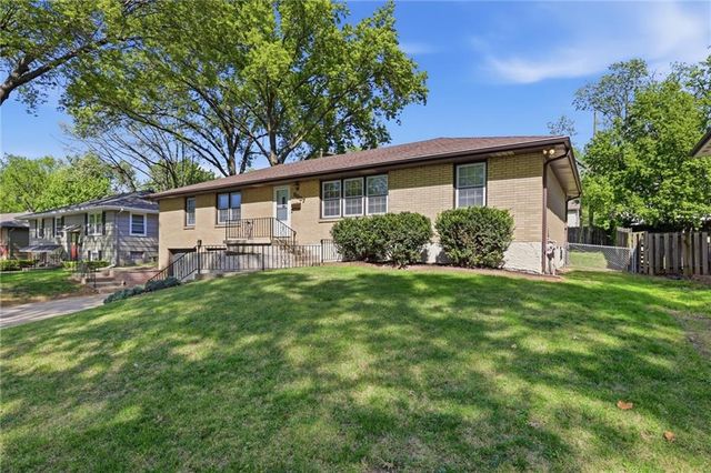 5037 N Michigan Avenue, Kansas City, MO 64118