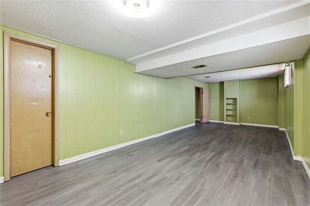 5037 N Michigan Avenue, Kansas City, MO 64118