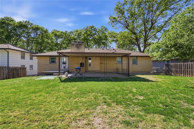 5037 N Michigan Avenue, Kansas City, MO 64118