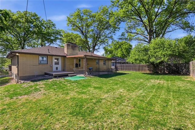 5037 N Michigan Avenue, Kansas City, MO 64118