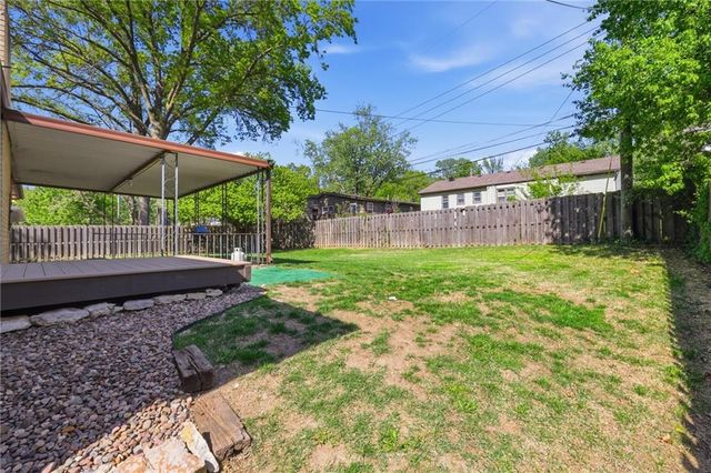 5037 N Michigan Avenue, Kansas City, MO 64118