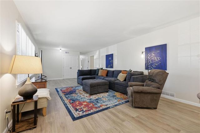 5037 N Michigan Avenue, Kansas City, MO 64118