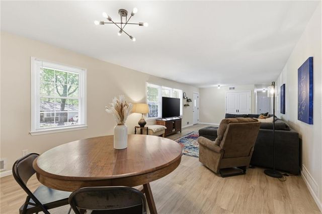 5037 N Michigan Avenue, Kansas City, MO 64118