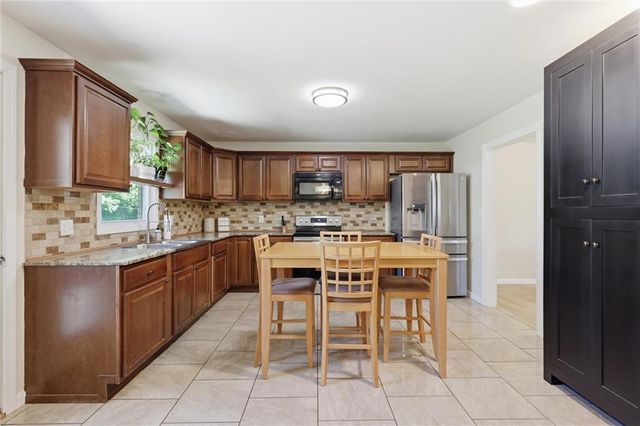 5037 N Michigan Avenue, Kansas City, MO 64118