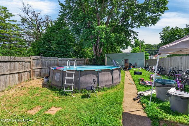 925 Ash St, Louisville, KY 40217