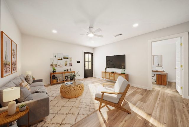 4220 Donnelly Avenue, Fort Worth, TX 76107