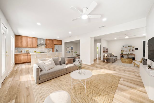 4220 Donnelly Avenue, Fort Worth, TX 76107