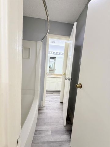 9461 Pagewood Lane 9461, Houston, TX 77063