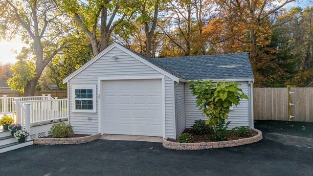 245 Wareham Rd, Marion, MA 02738