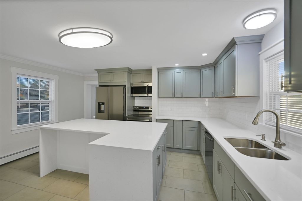 245 Wareham Rd, Marion, MA 02738