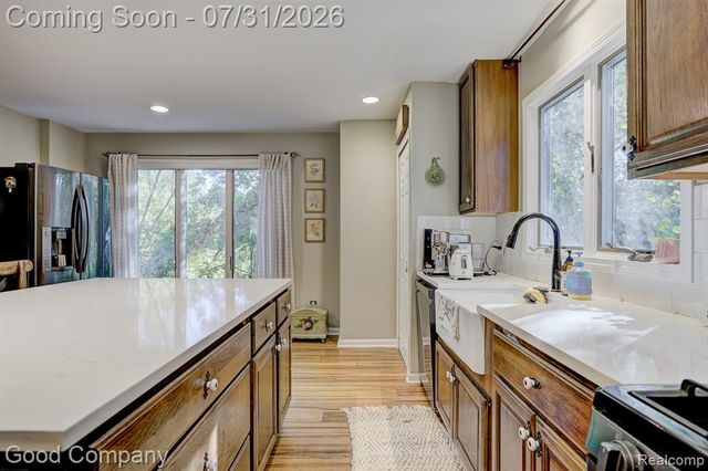 575 Lakes Edge Drive, Oxford, MI 48371