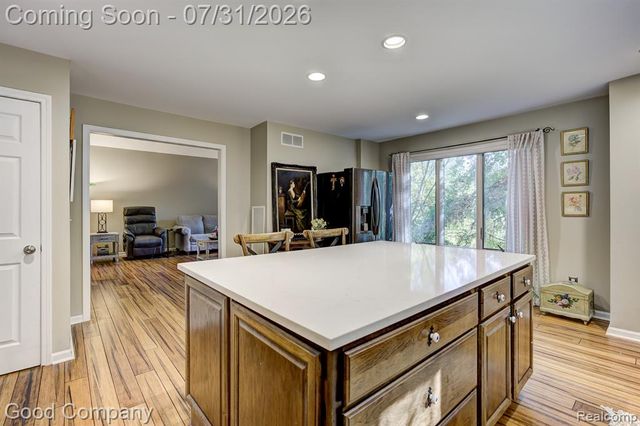 575 Lakes Edge Drive, Oxford, MI 48371