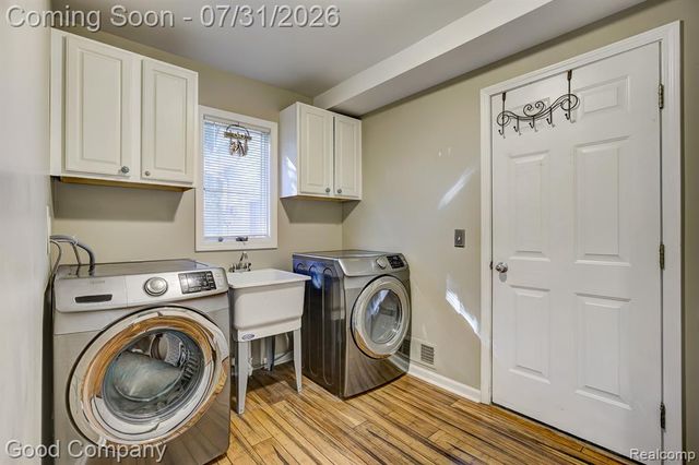 575 Lakes Edge Drive, Oxford, MI 48371