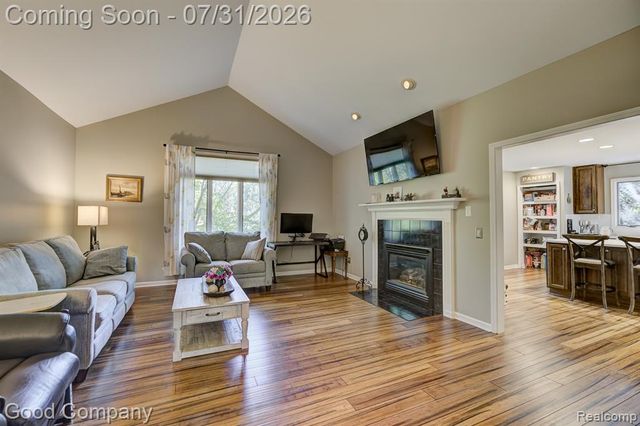 575 Lakes Edge Drive, Oxford, MI 48371